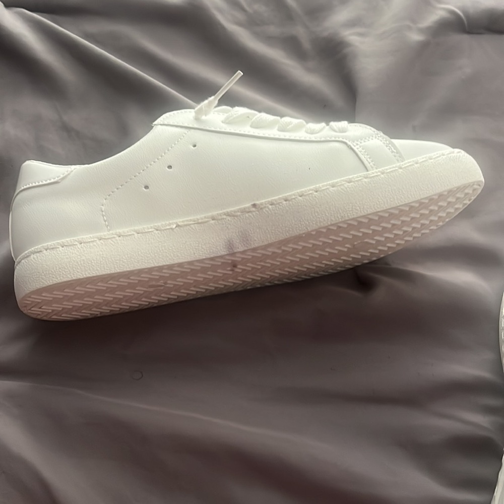 Brand new - never worn - white sneakers size 7.5 - Picture 5 of 6